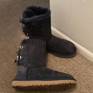 UGG Bailey Bow II Boot in Navy | Size 8